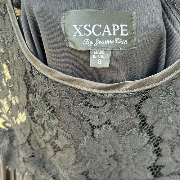 XSCAPE By Joanna Chen Little Black Dress With Cap Sleeves and Rouching Sz 8 - Picture 4 of 7